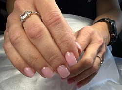 Маникюо с гель лаком, מניקור עם לק ג'ל