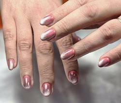 מניקור עם לק ג'ל